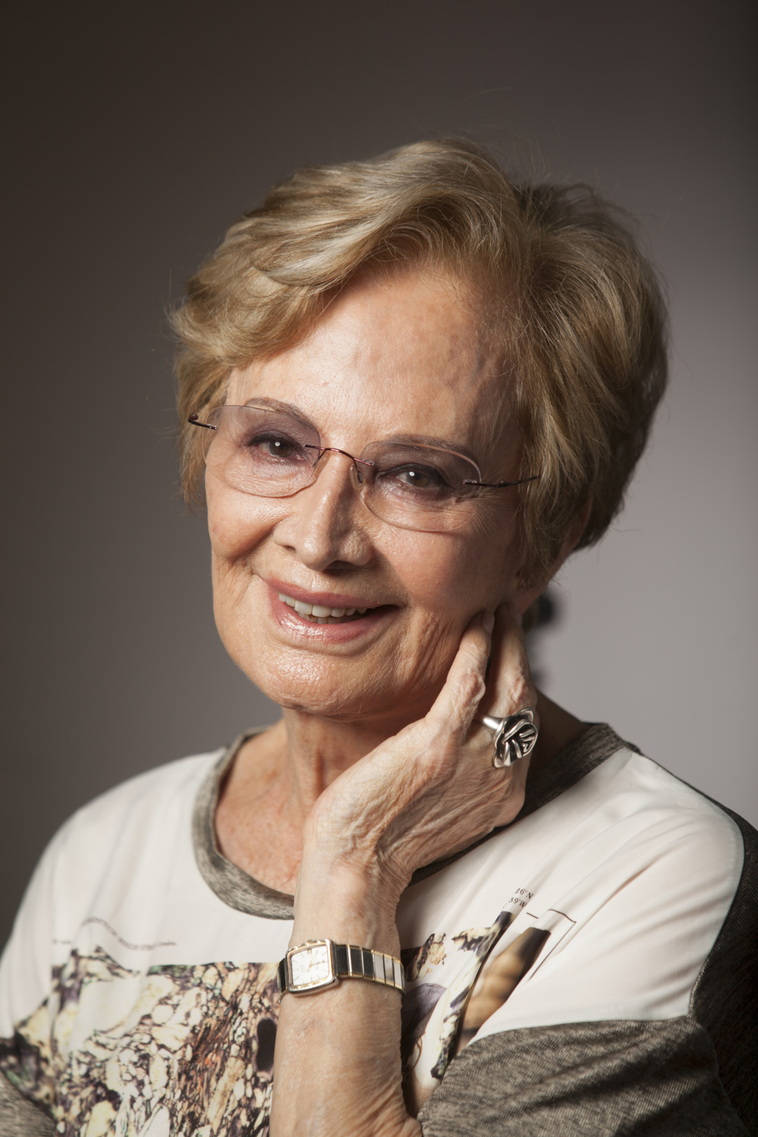 Gloria Menezes
