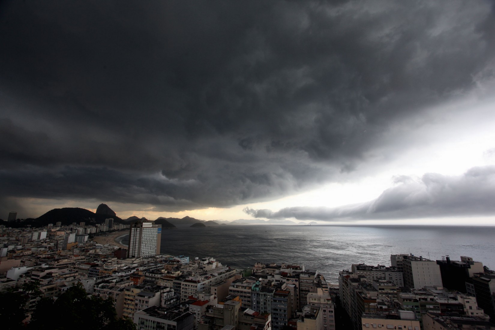 Copacabana Nublada